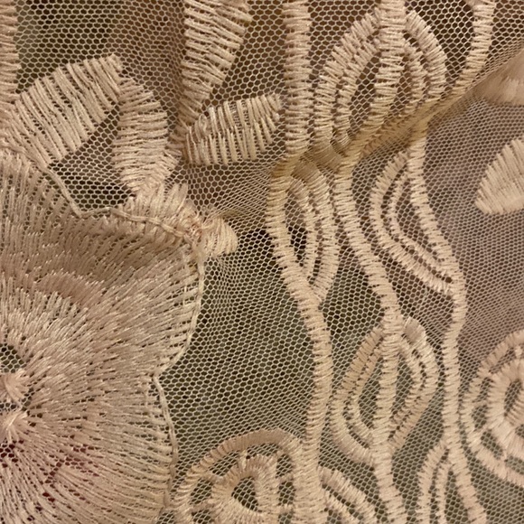 Eleter Lace Maxi Dress - Picture 9 of 10